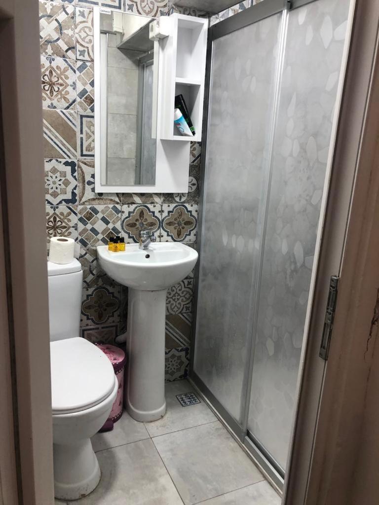 Апартаменти 5 Kisilik Huzurlu Stuedyo Daire Стамбул Номер фото